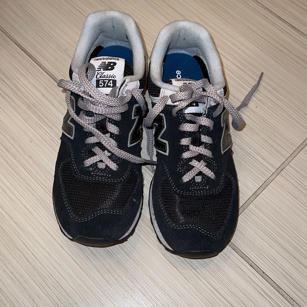New balance 574 sneakers - black and grey - size 7.5